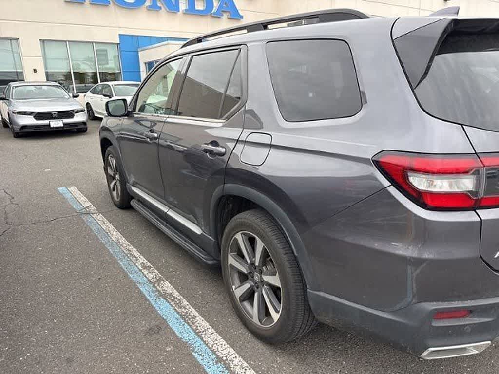 Thumbnail: 2023 Honda Pilot - 18