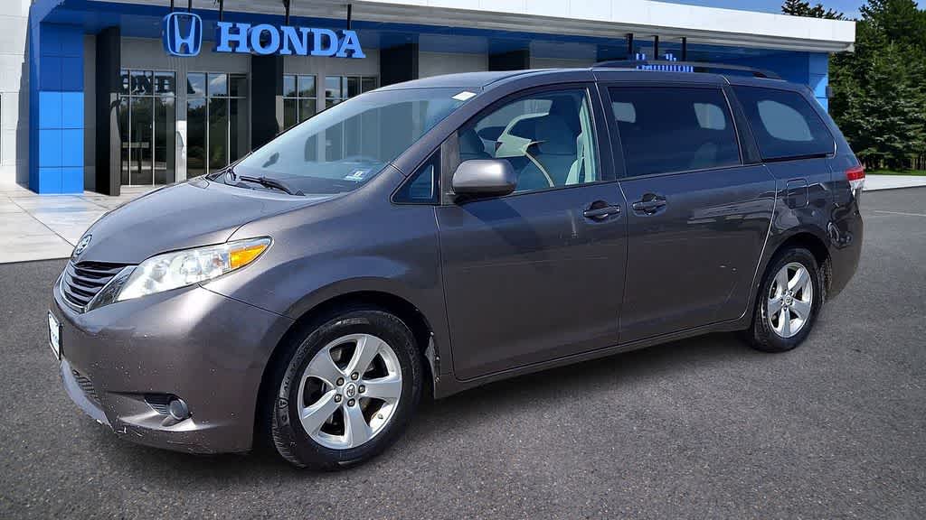 Thumbnail: 2011 Toyota Sienna - 4