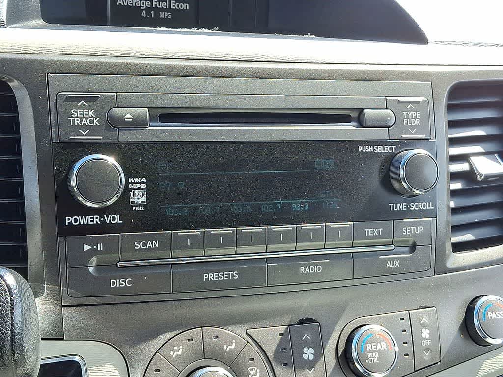 Thumbnail: 2011 Toyota Sienna - 14