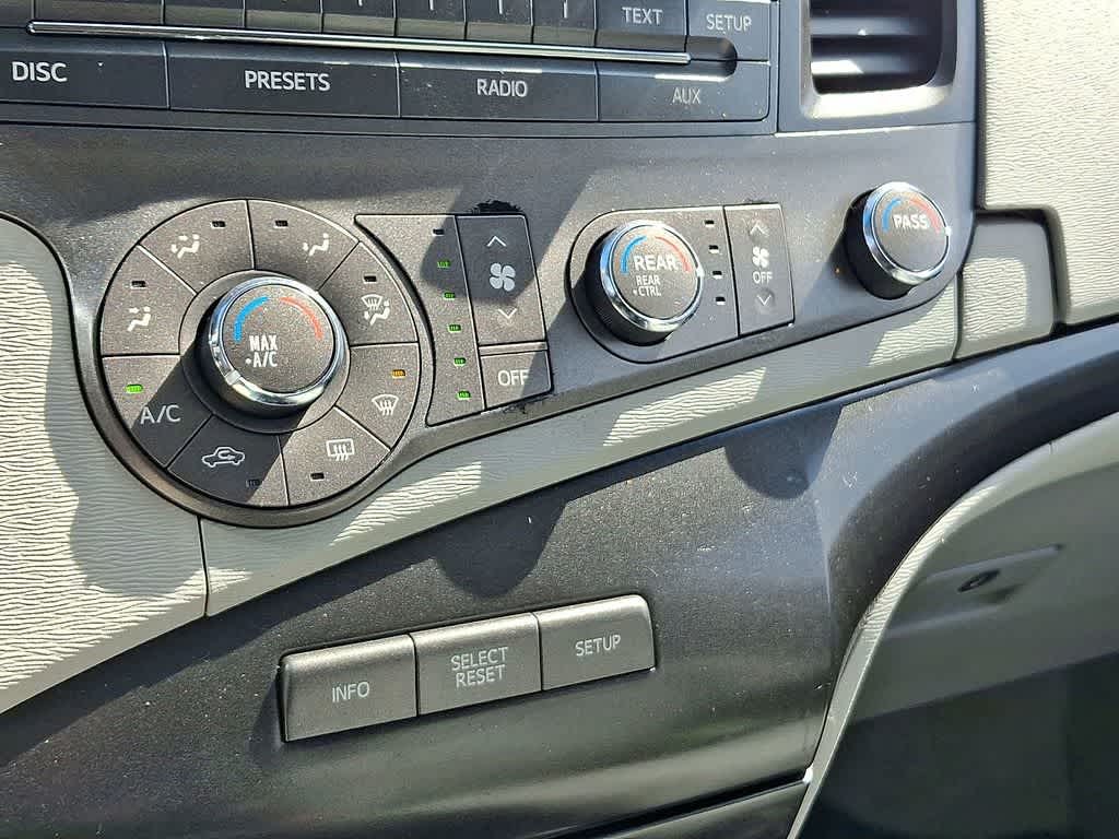 Thumbnail: 2011 Toyota Sienna - 19