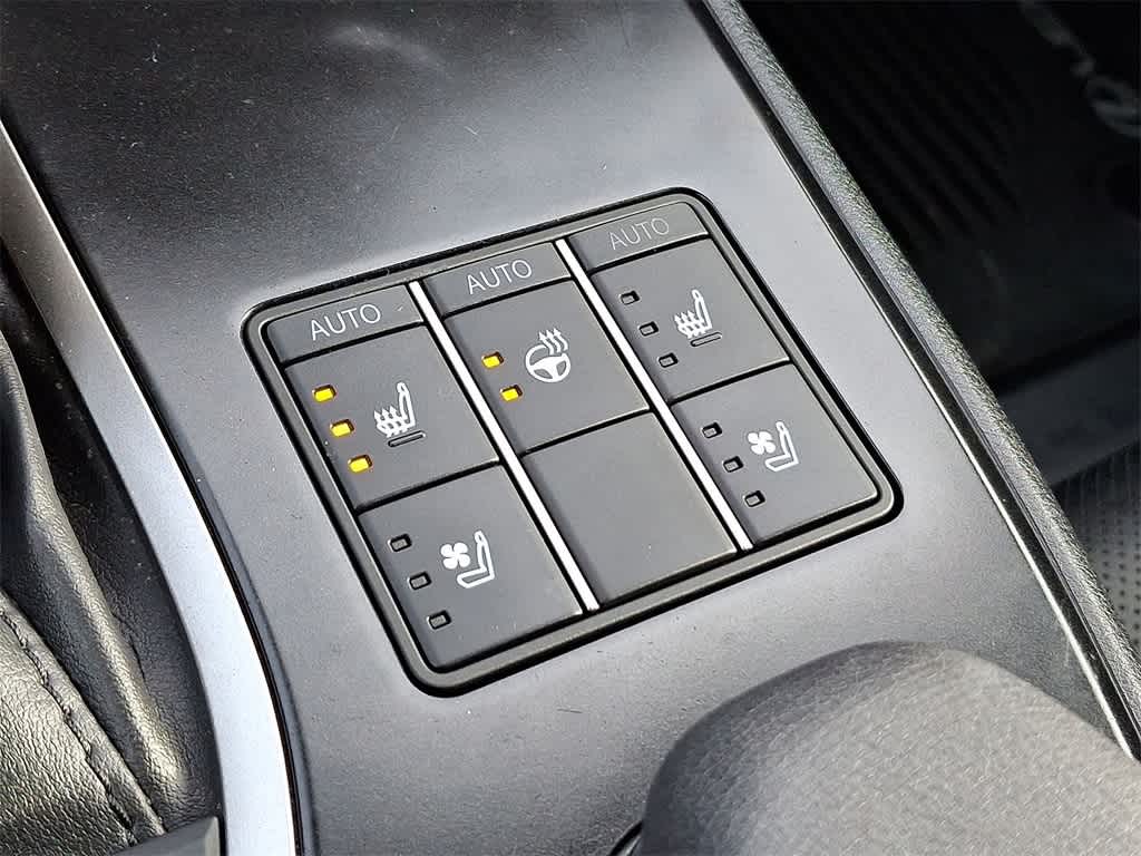 Thumbnail: 2023 Lexus UX - 19