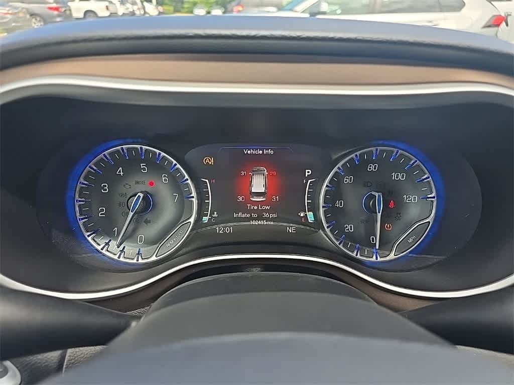Thumbnail: 2017 Chrysler Pacifica - 9