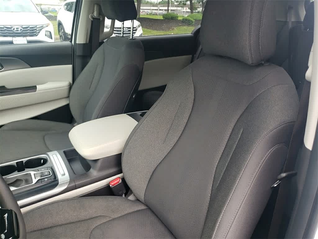 Thumbnail: 2023 Kia Carnival - 11