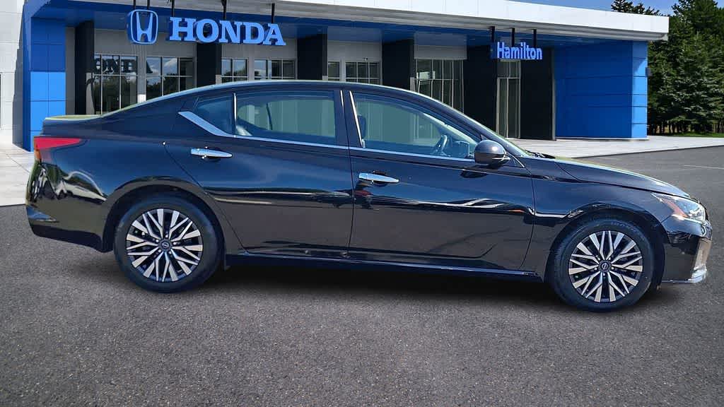 Thumbnail: 2023 Nissan Altima - 9