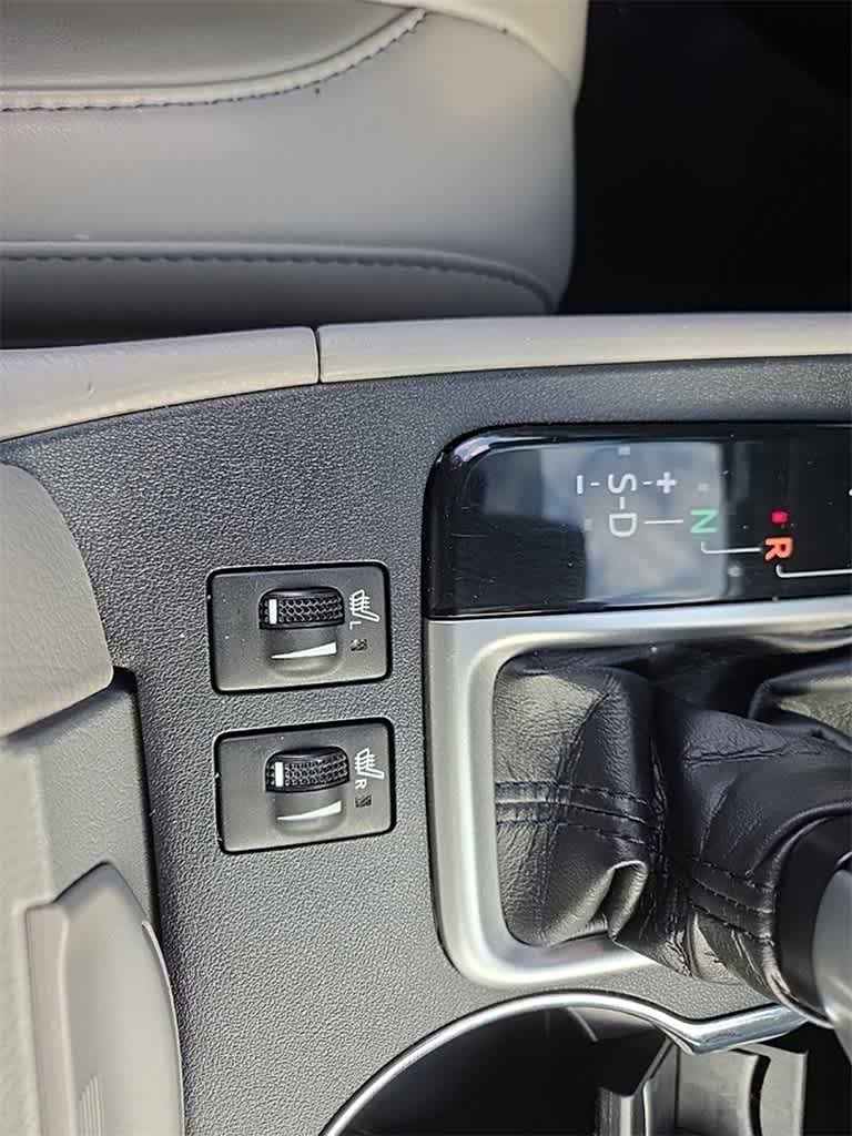 Thumbnail: 2019 Toyota Highlander - 21