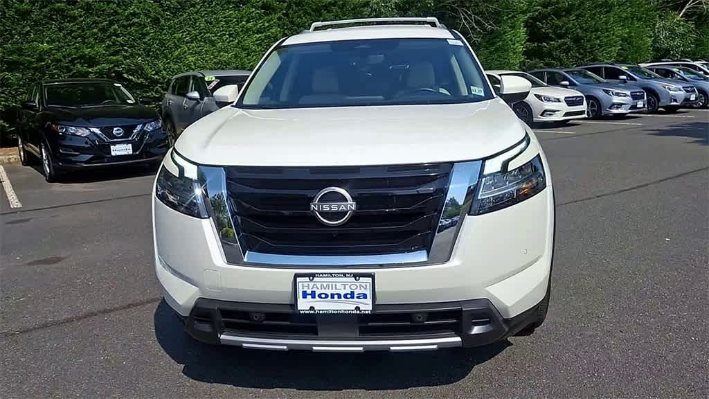 2023 Nissan Pathfinder SL 3