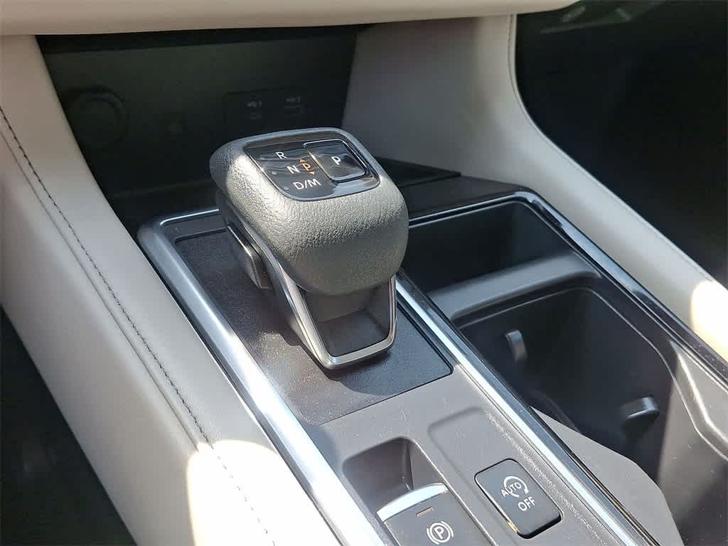 2023 Nissan Pathfinder SL 12