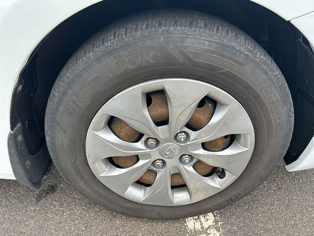 Thumbnail: 2016 Hyundai Accent - 9