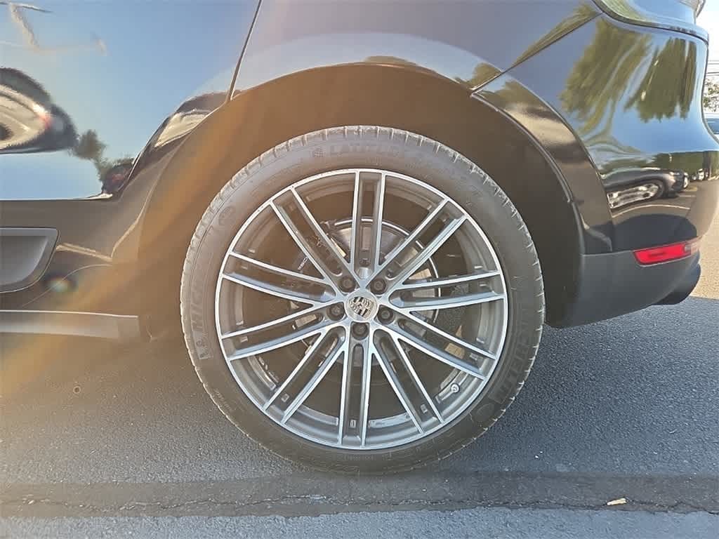 Thumbnail: 2020 Porsche Macan - 8
