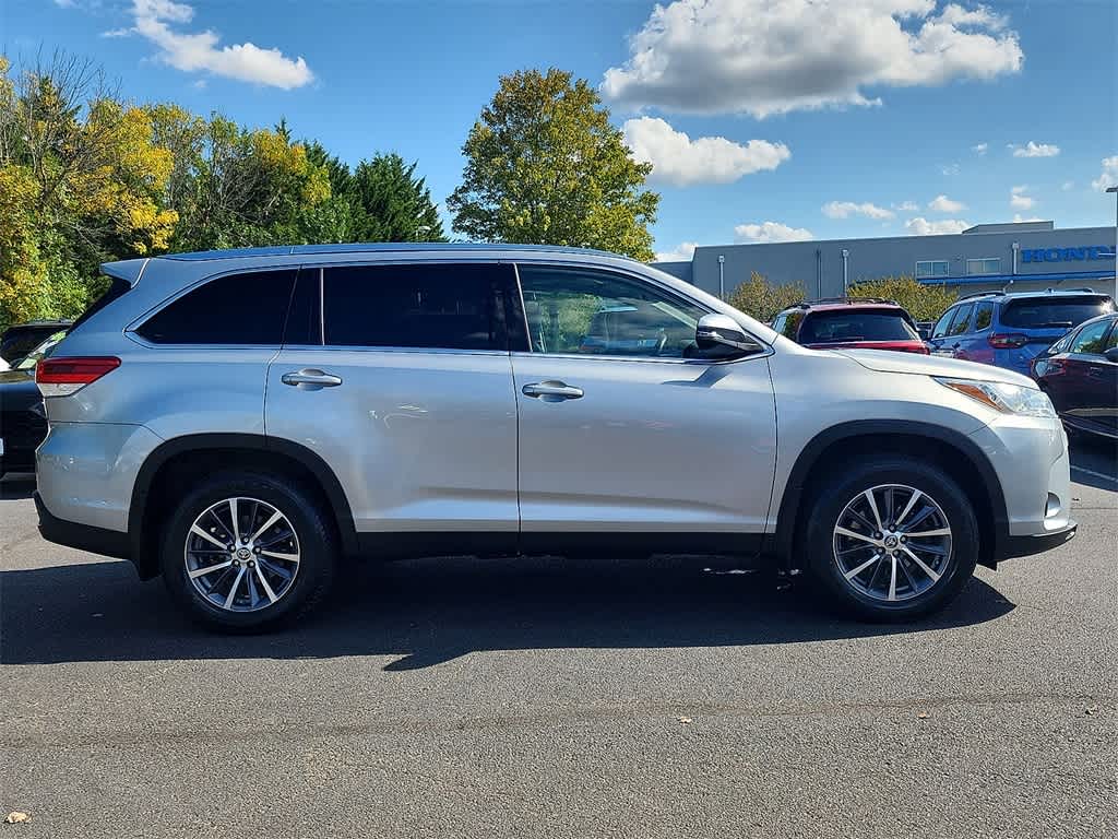 Thumbnail: 2019 Toyota Highlander - 28