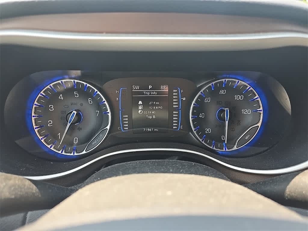 Thumbnail: 2017 Chrysler Pacifica - 9