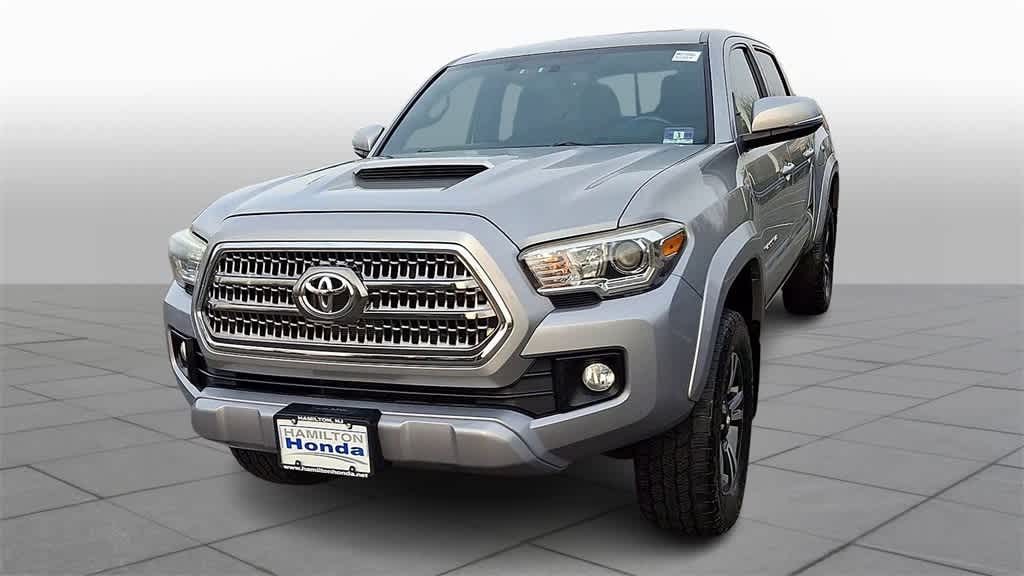 Thumbnail: 2017 Toyota Tacoma - 3