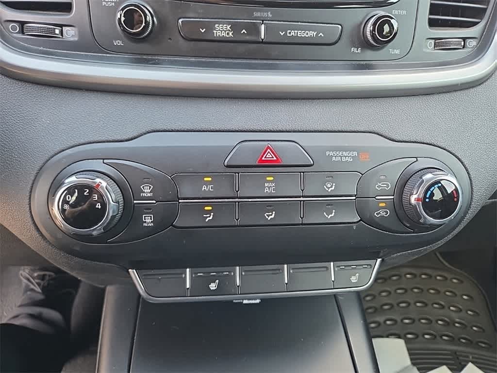 Thumbnail: 2016 Kia Sorento - 17