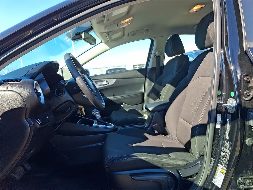 Thumbnail: 2022 Kia Forte - 11