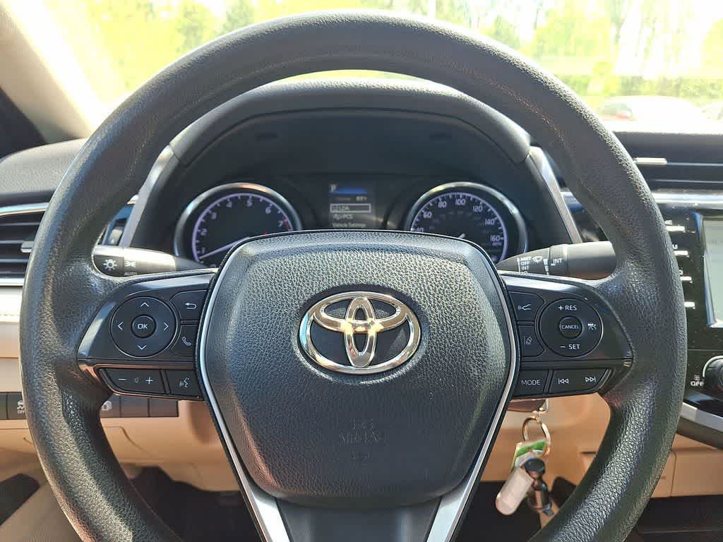 Thumbnail: 2018 Toyota Camry - 16