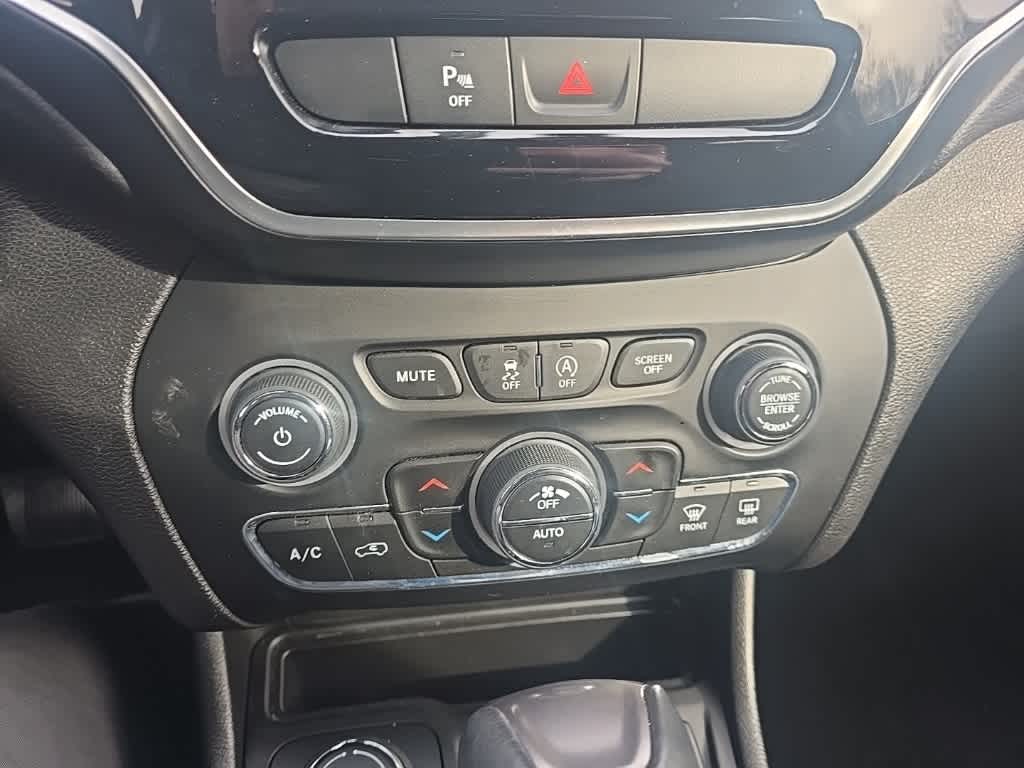 Thumbnail: 2019 Jeep Cherokee - 19