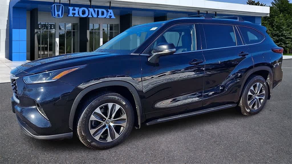 Thumbnail: 2021 Toyota Highlander - 4