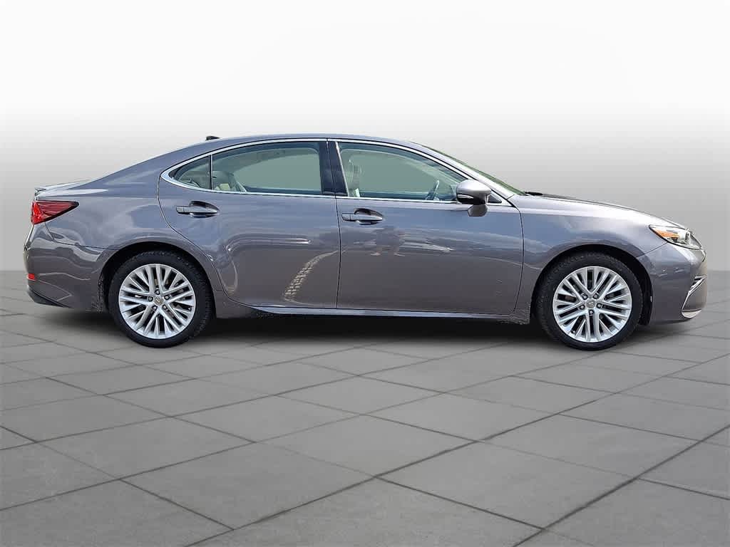 Thumbnail: 2016 Lexus ES - 25