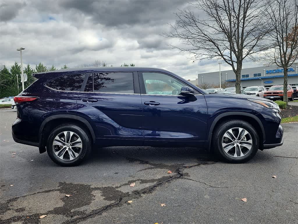 Thumbnail: 2023 Toyota Highlander - 32