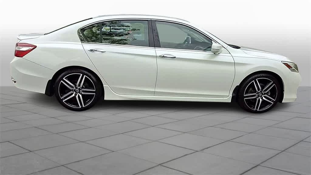 Thumbnail: 2016 Honda Accord - 9