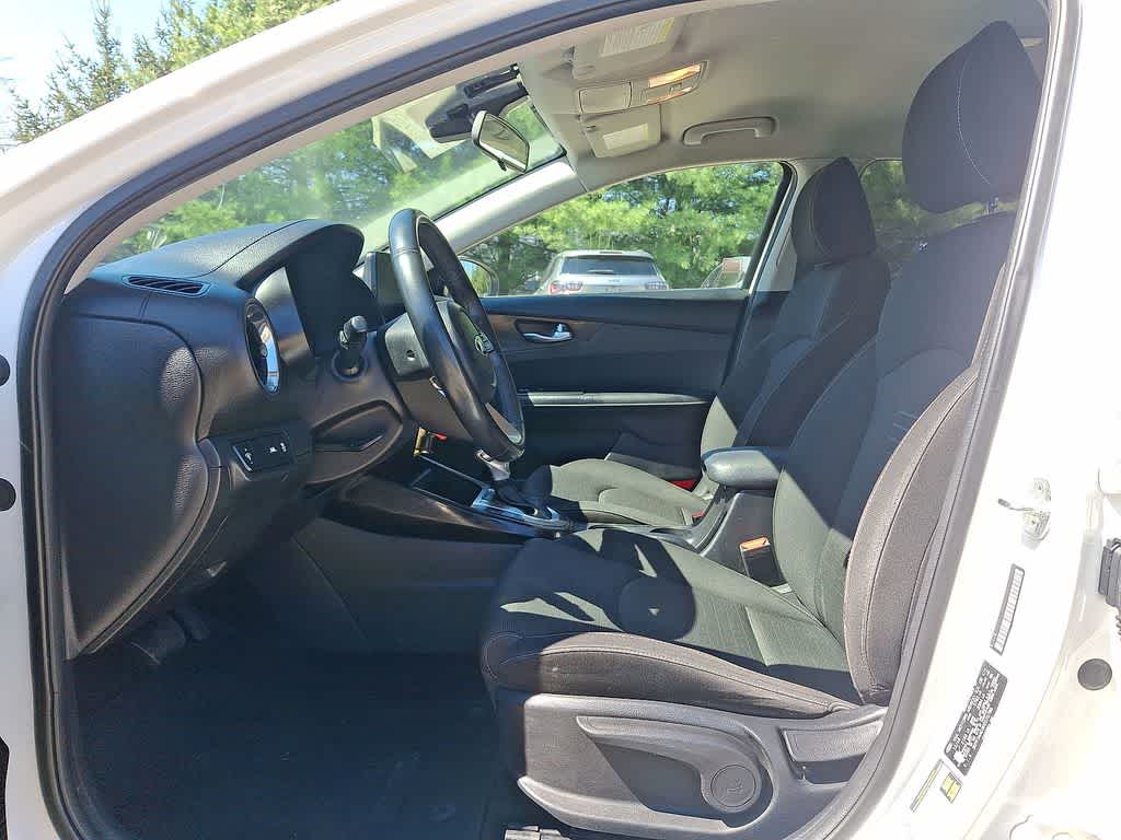 Thumbnail: 2019 Kia Forte - 11