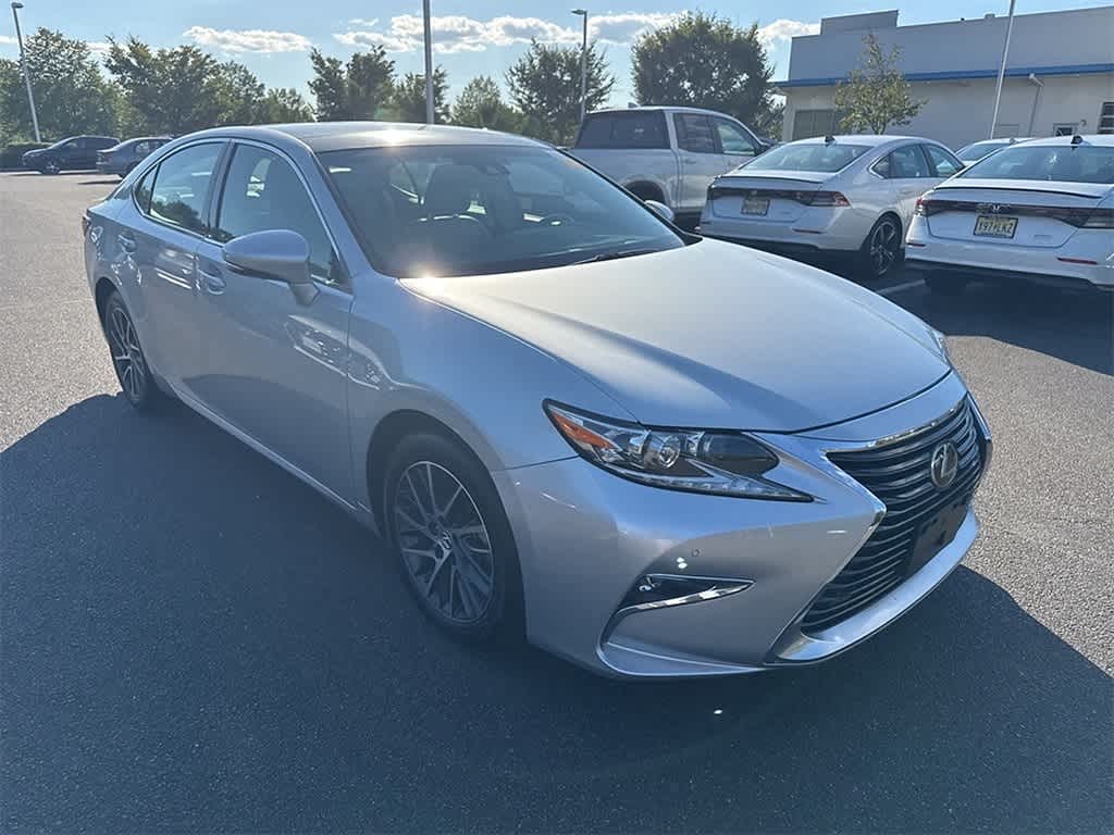 Thumbnail: 2016 Lexus ES - 3