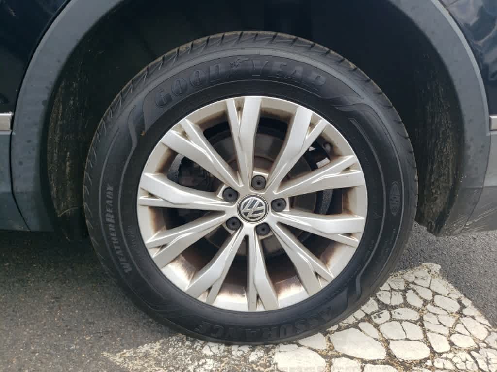 Thumbnail: 2018 Volkswagen Tiguan - 9