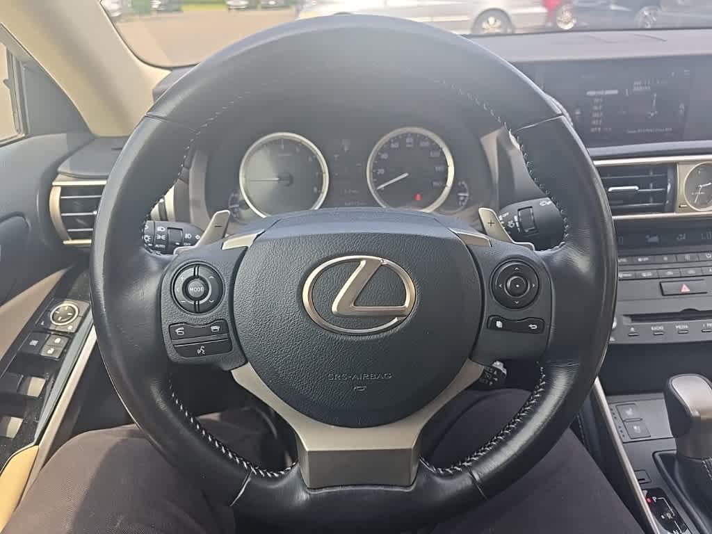 2016 Lexus IS 300 17