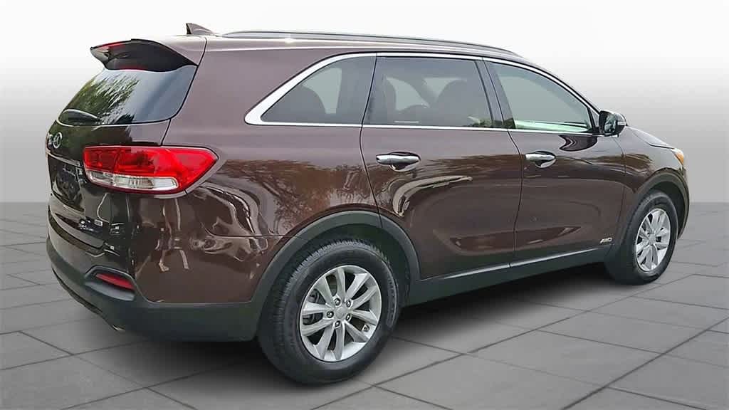 Thumbnail: 2016 Kia Sorento - 8