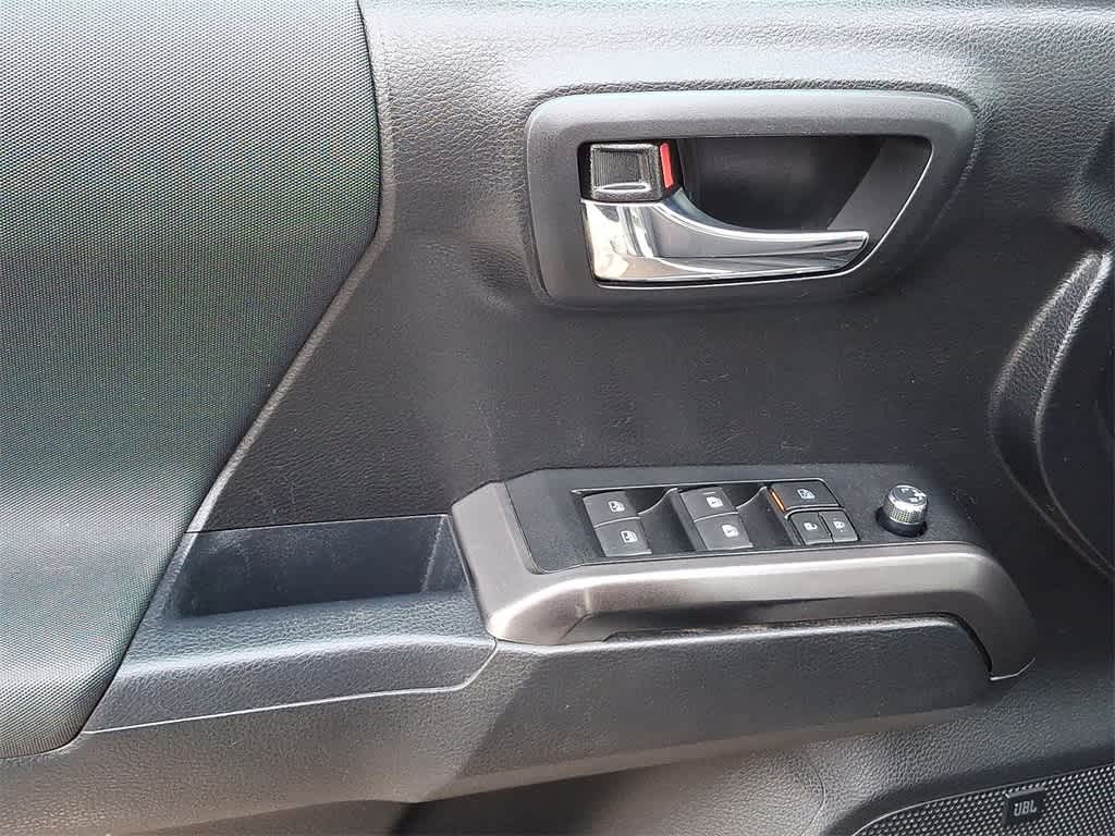 Thumbnail: 2017 Toyota Tacoma - 10