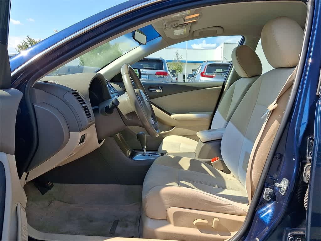 Thumbnail: 2011 Nissan Altima - 11