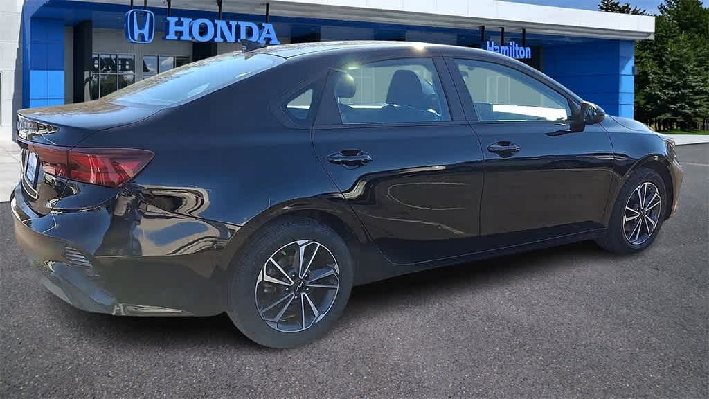 Thumbnail: 2022 Kia Forte - 8