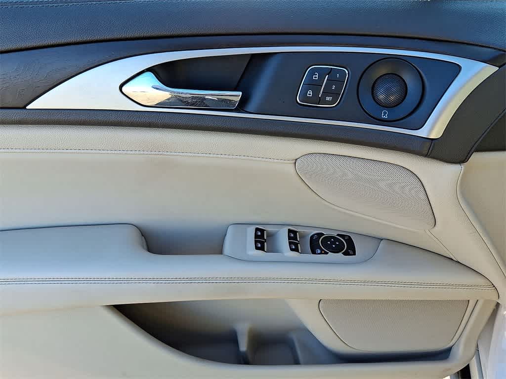 Thumbnail: 2019 Lincoln MKZ - 10