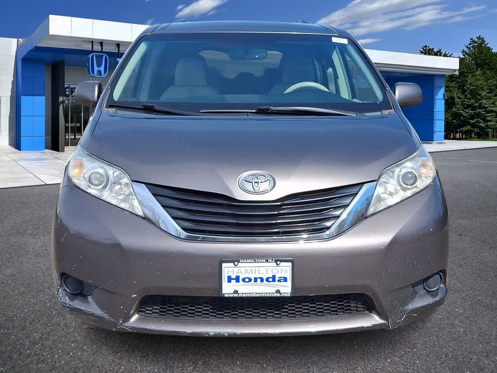 Thumbnail: 2011 Toyota Sienna - 28