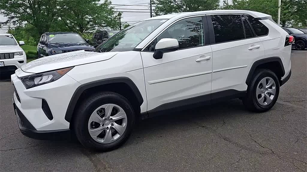2022 Toyota RAV4 LE 4