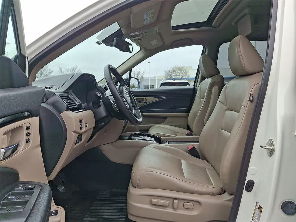 Thumbnail: 2016 Honda Pilot - 11