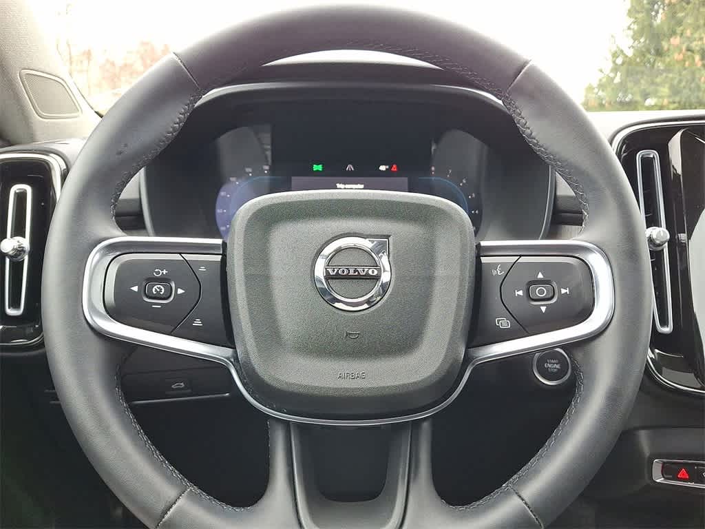 Thumbnail: 2023 Volvo XC40 - 16