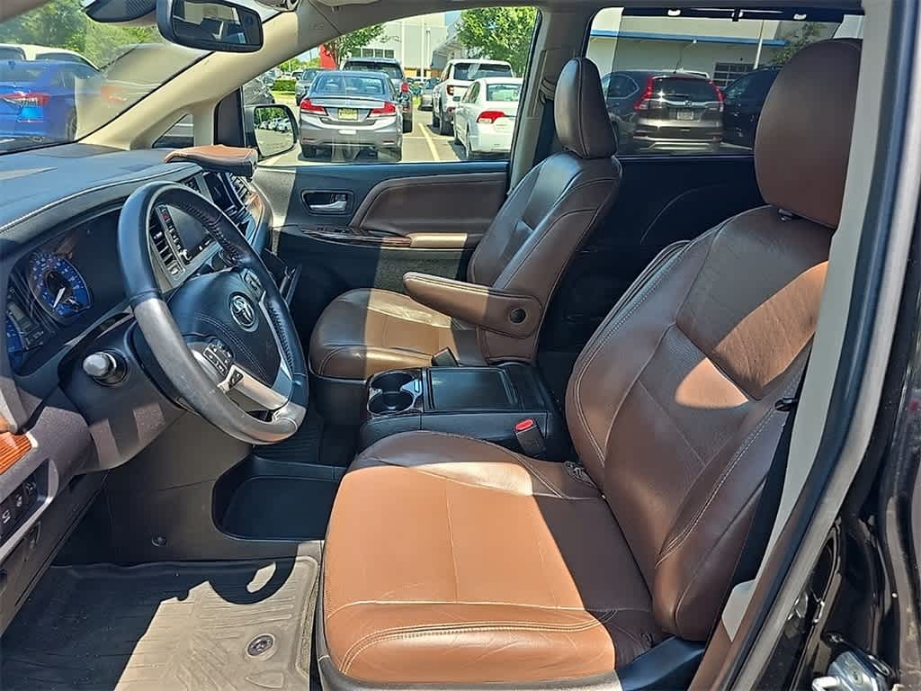 Thumbnail: 2018 Toyota Sienna - 8