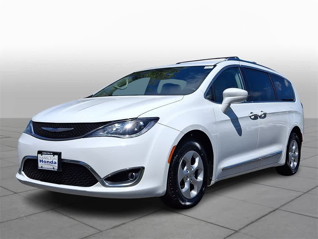2017 Chrysler Pacifica  -
                  Hamilton, NJ