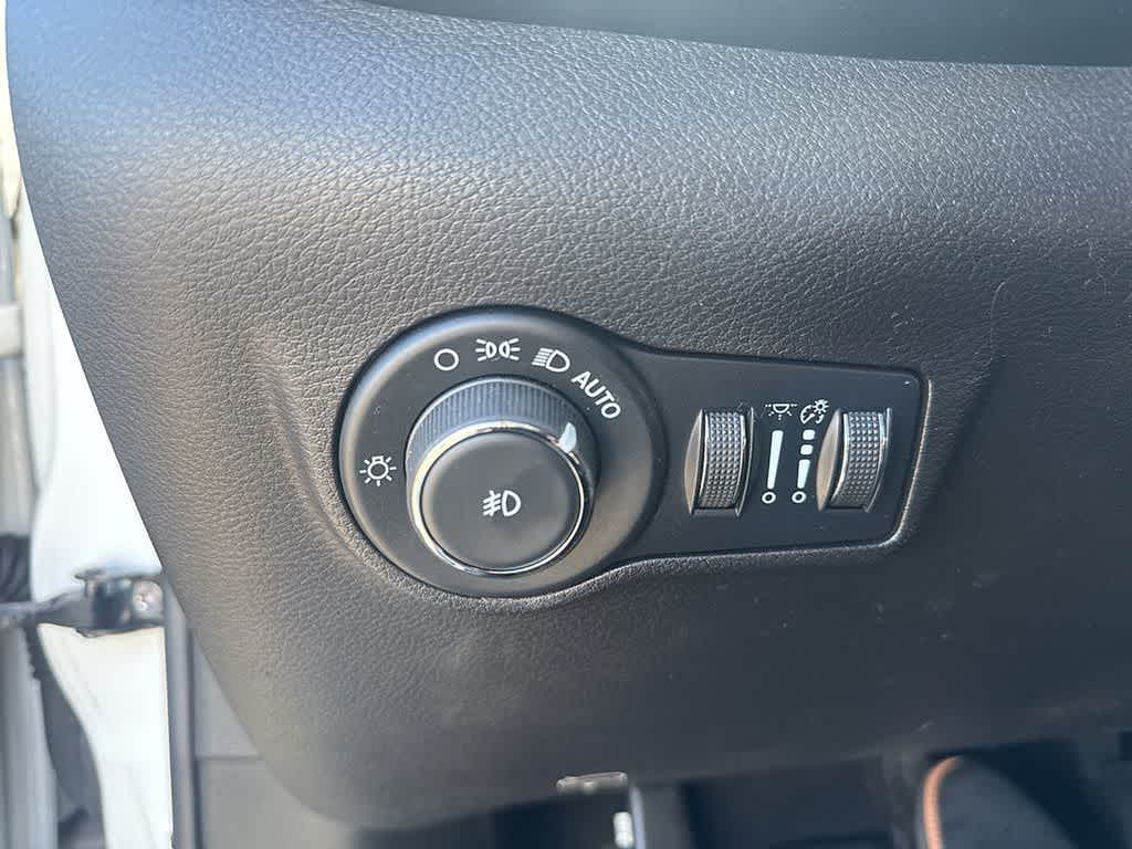 Thumbnail: 2022 Jeep Compass - 21