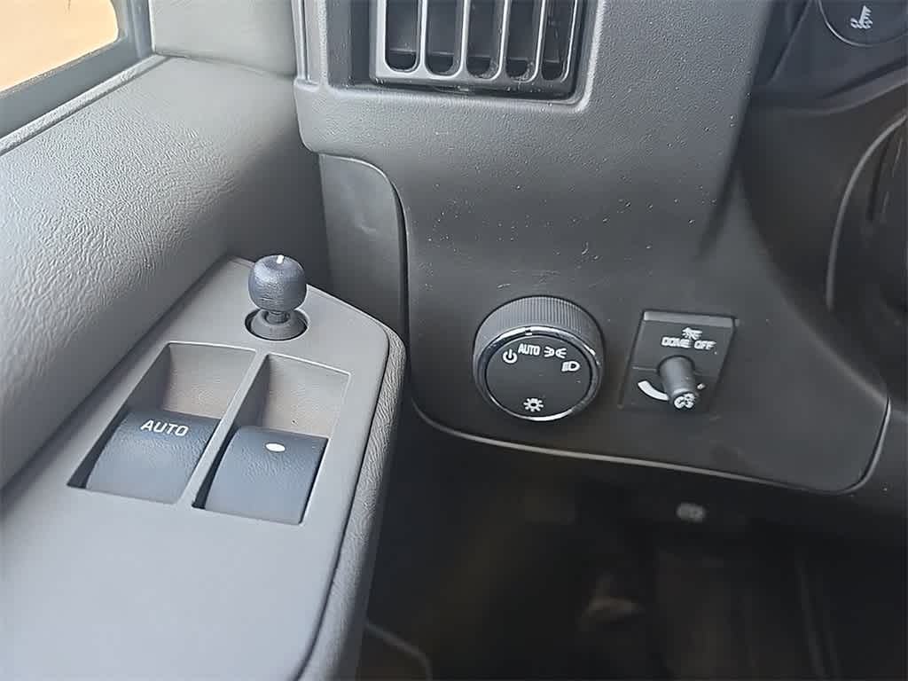 Thumbnail: 2014 Chevrolet Express - 13