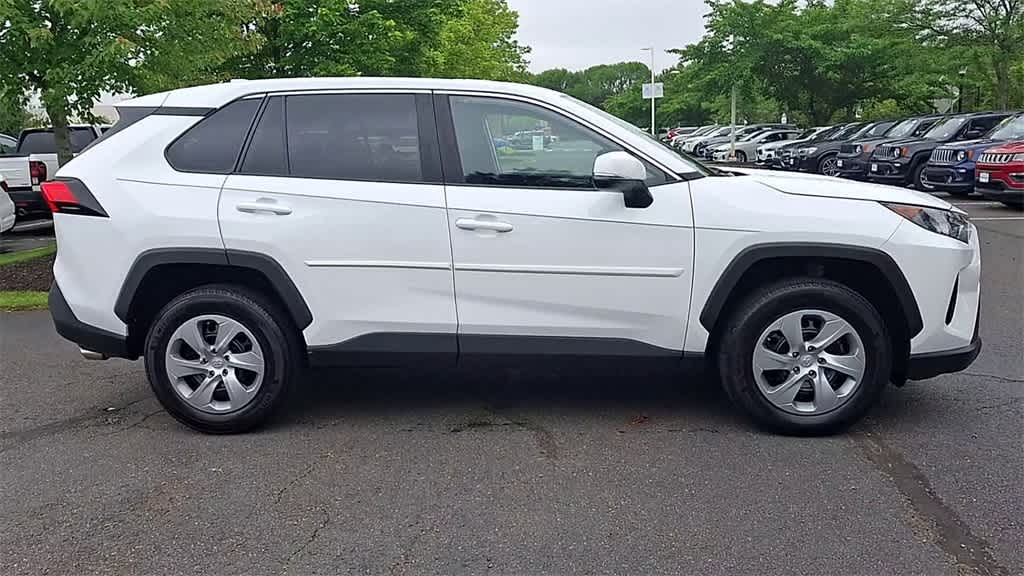 2022 Toyota RAV4 LE 9