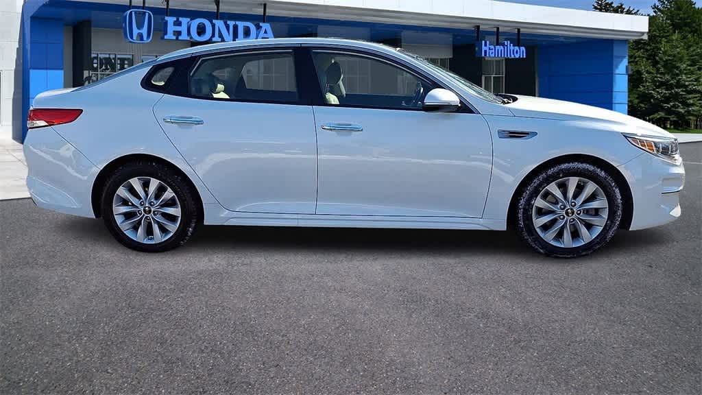 Thumbnail: 2017 Kia Optima - 9