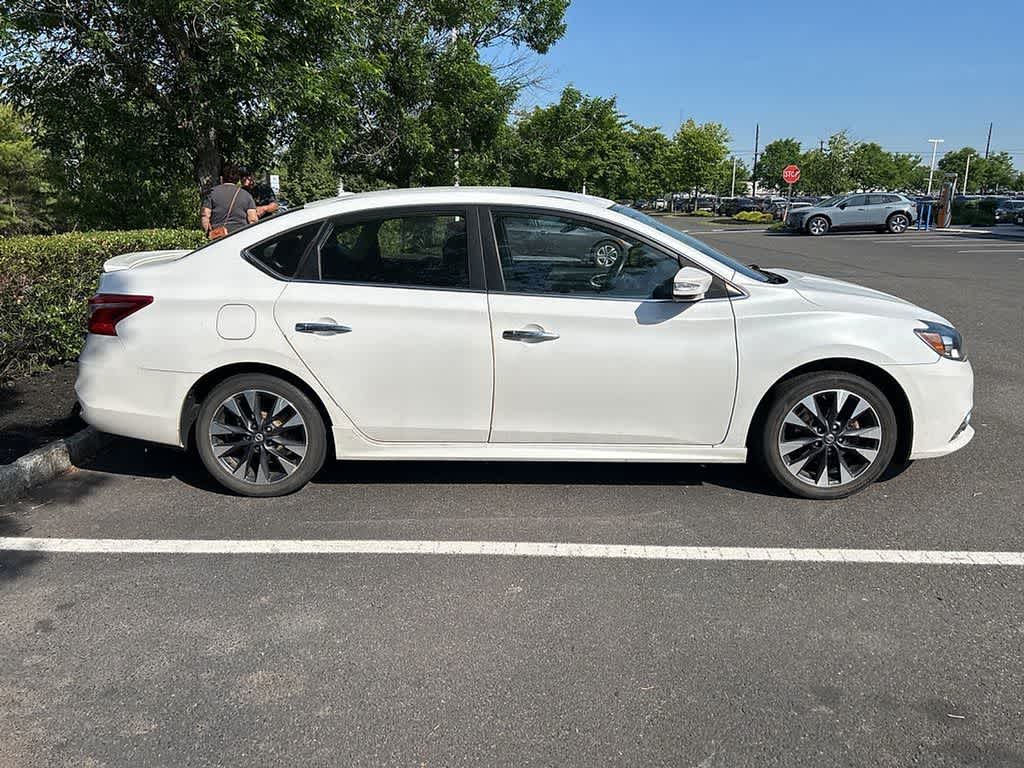 Thumbnail: 2016 Nissan Sentra - 10