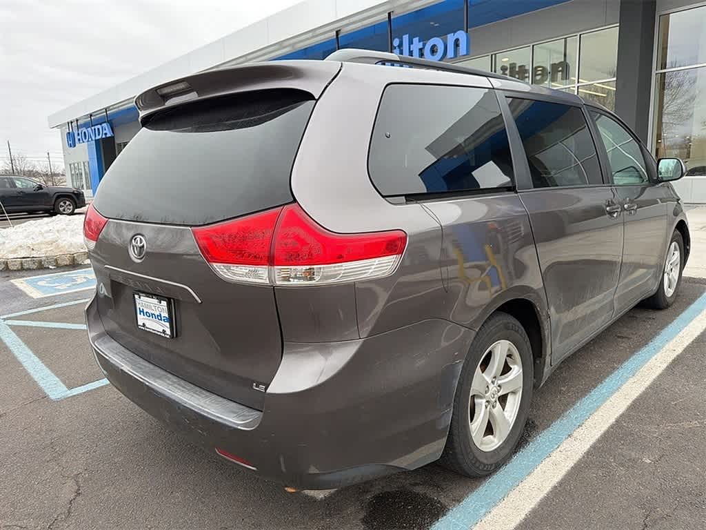 Thumbnail: 2011 Toyota Sienna - 4