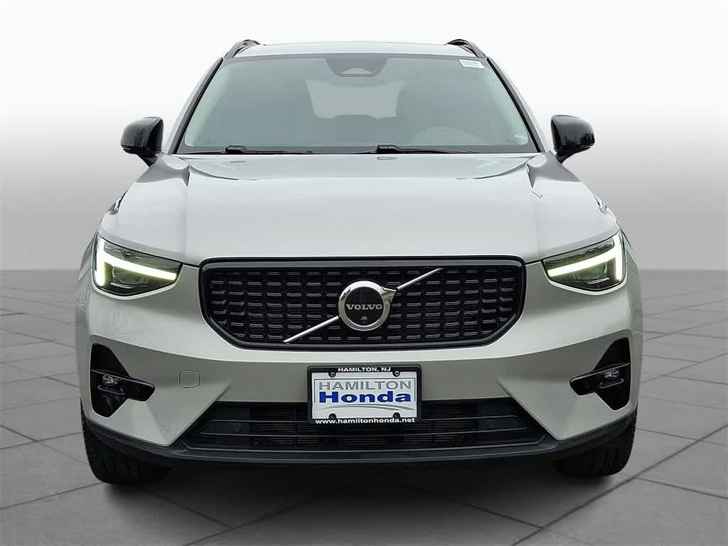Thumbnail: 2023 Volvo XC40 - 28