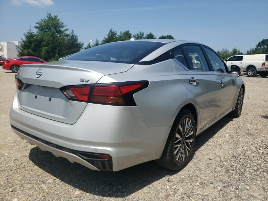 Thumbnail: 2023 Nissan Altima - 5