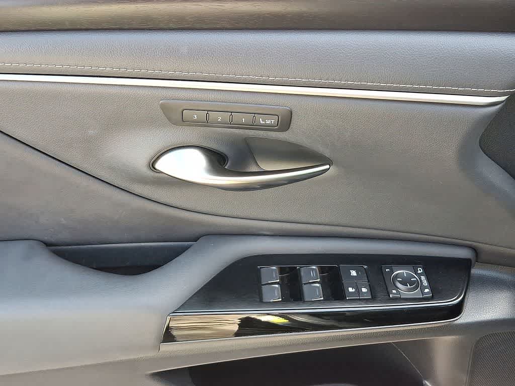 Thumbnail: 2023 Lexus ES - 10