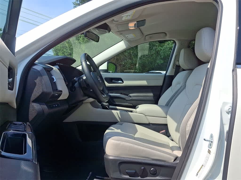 2023 Nissan Pathfinder SL 11