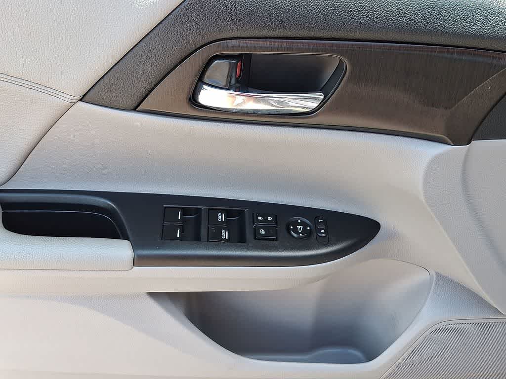Thumbnail: 2015 Honda Accord - 10